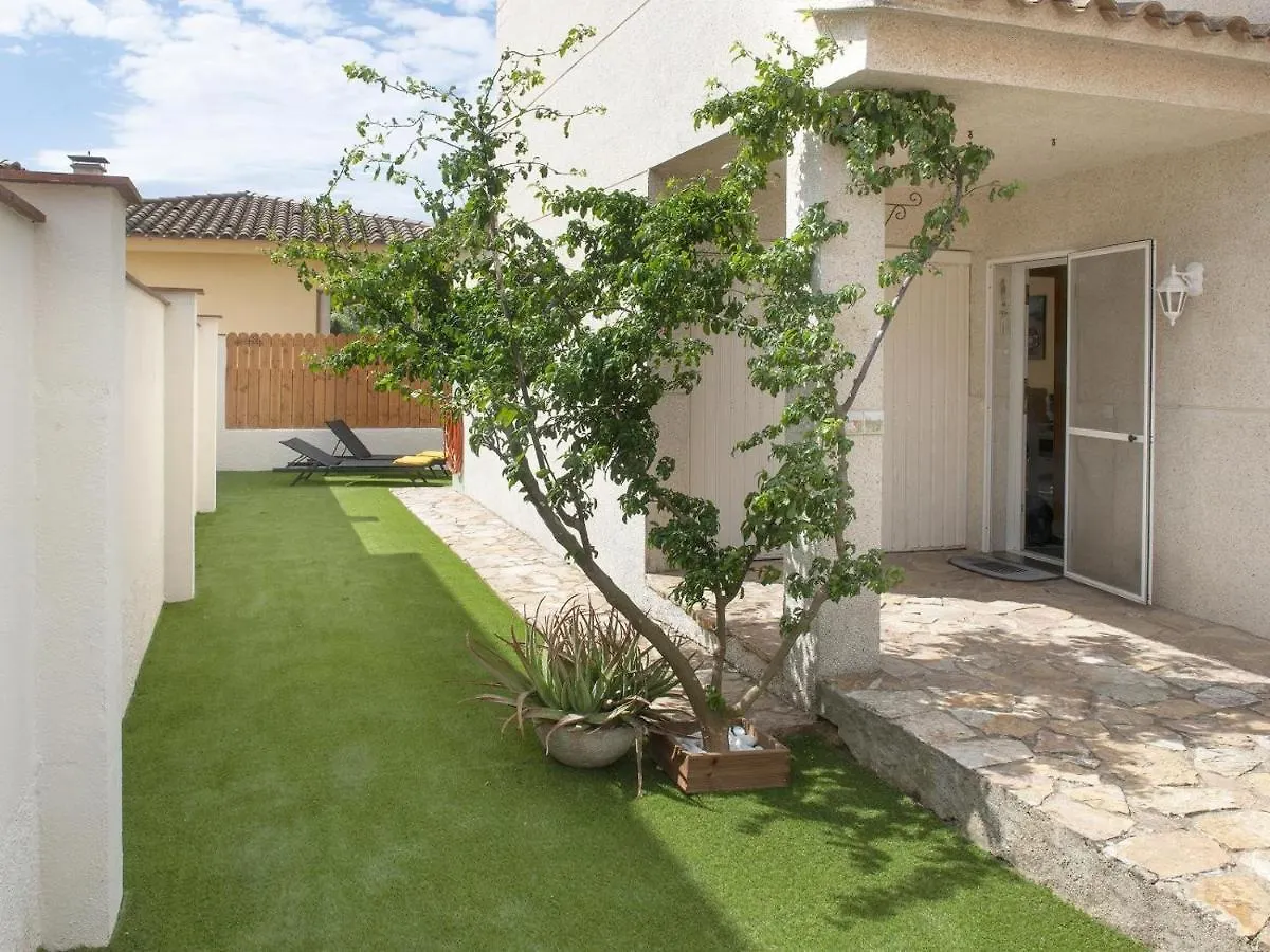 Gerkens, Bonita Casa De Tres Dormitorios Con Piscina Comunitaria En Escala L' Escala