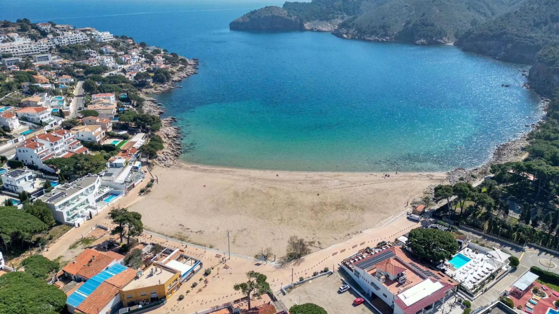 Gerkens, Bonita Casa De Tres Dormitorios Con Piscina Comunitaria En Escala location